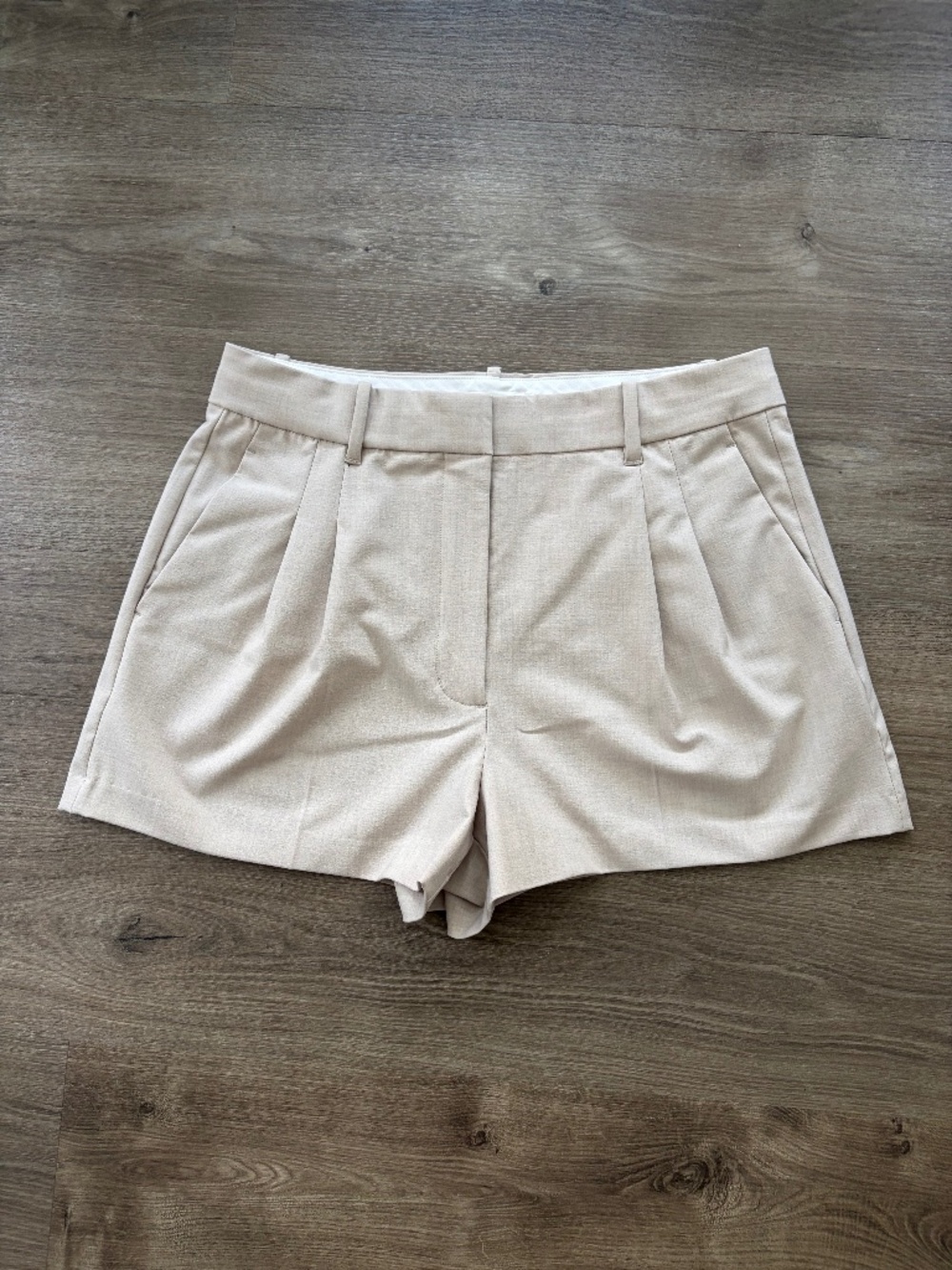 NWOT Aritzia the Effortless Short (Mini)